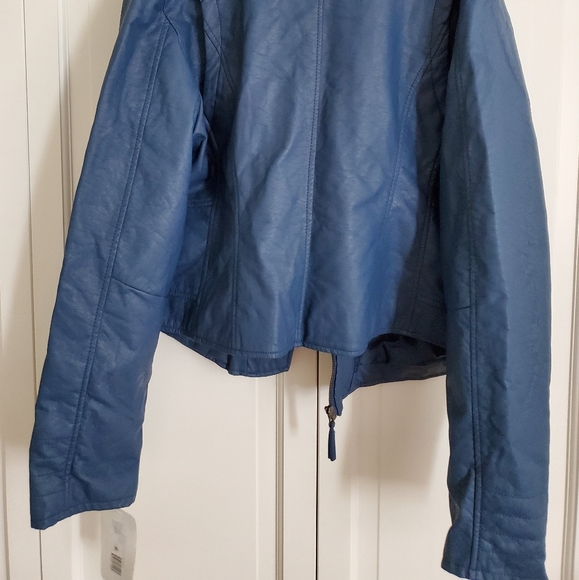 ⬇️💲⬇️ NWT‼️💙Maralyn & Me blue leatherette jacket - Picture 7 of 10
